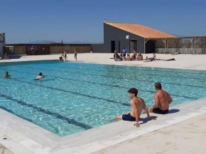 T2 + cabine avec piscine, parking, proche commerces - FR-1-782-64